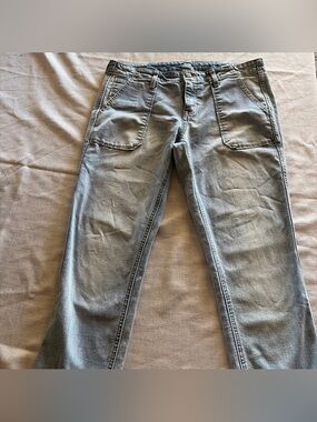 0080-GAP  Light wash crops Jeans